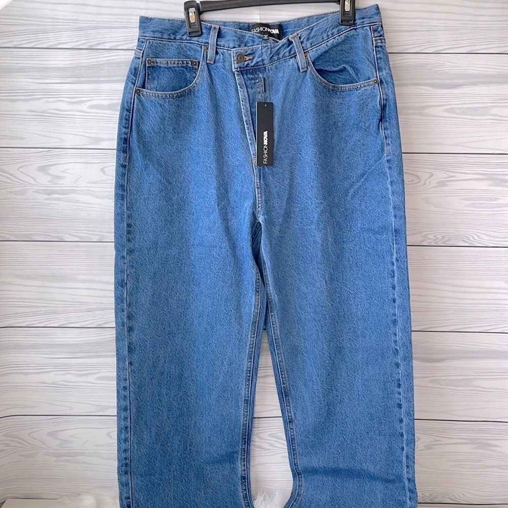 Crossover Straight‎ Leg Jeans - Medium Wash